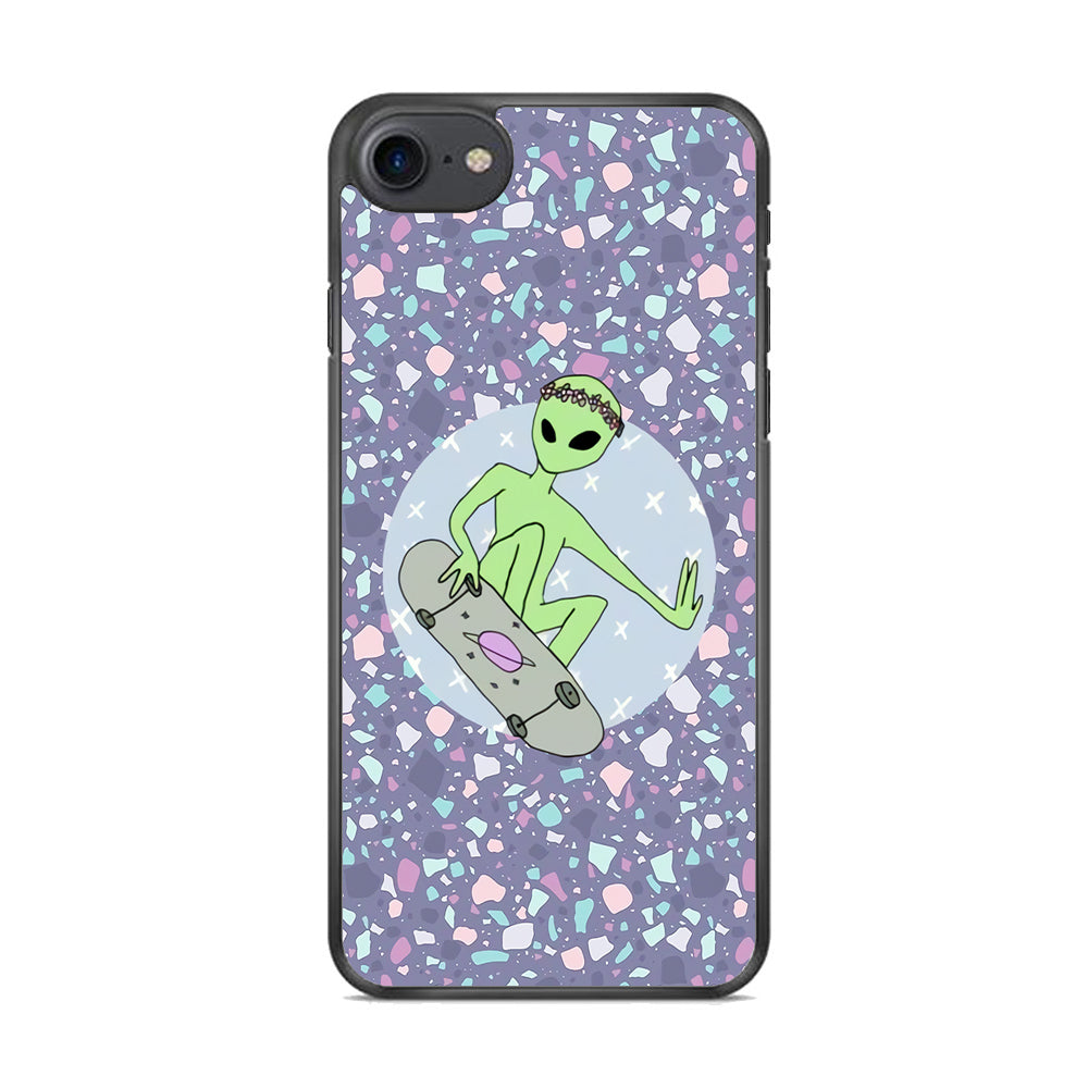 Alien Skate Show iPhone 8 Case