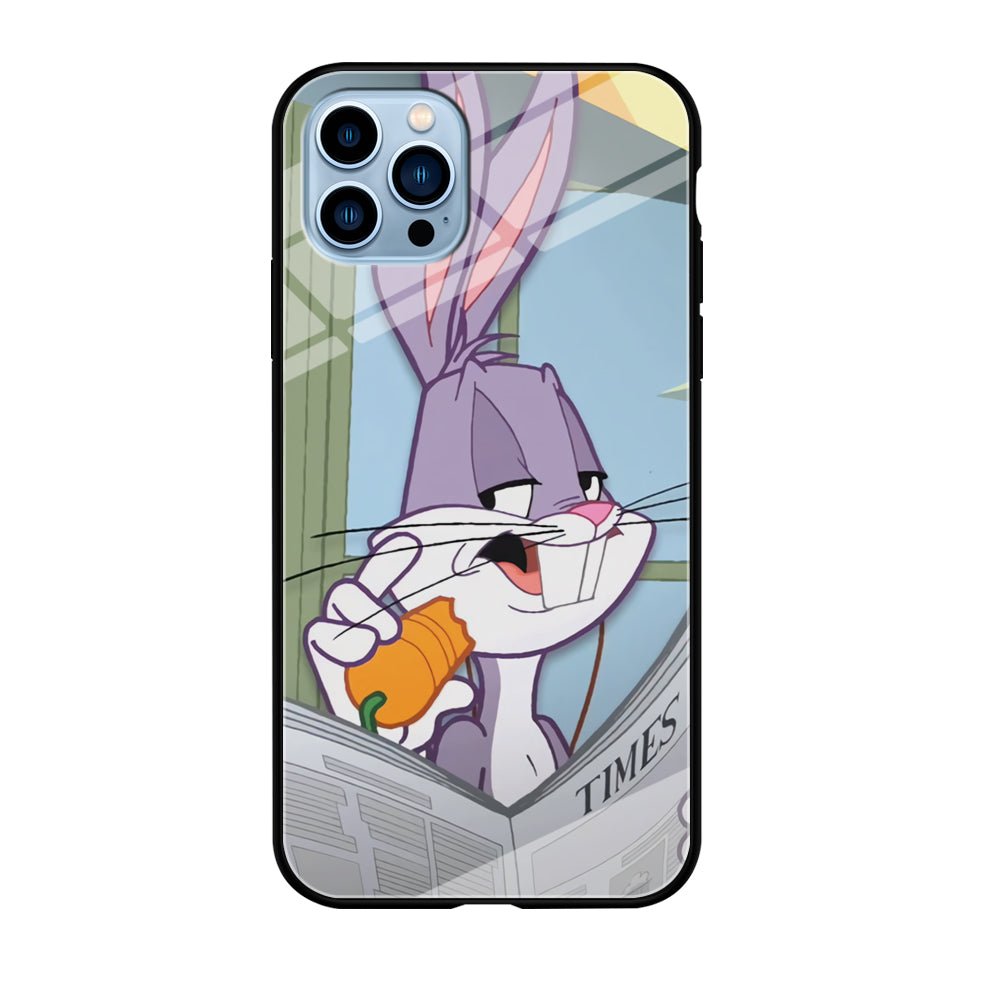 Bugs Bunny Reading The Newspaper iPhone 12 Pro Case