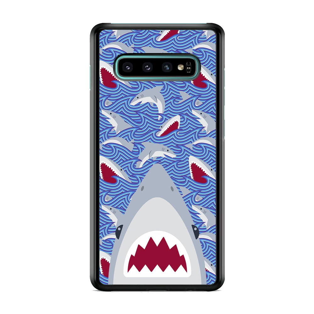 Shark in Sea Surface Samsung Galaxy S10 Case