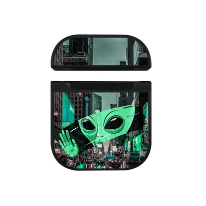 Alien Observing The City Apple Airpods Case Black