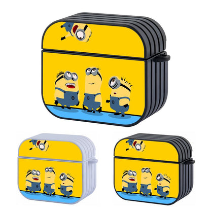 Minions Hanging Out Greeting Friends Apple Airpods 4 Case