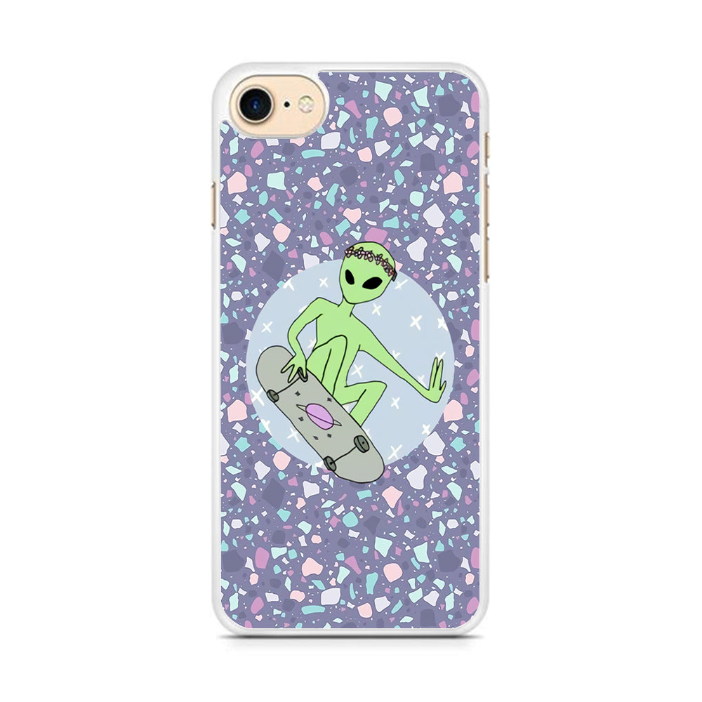 Alien Skate Show iPhone 8 Case