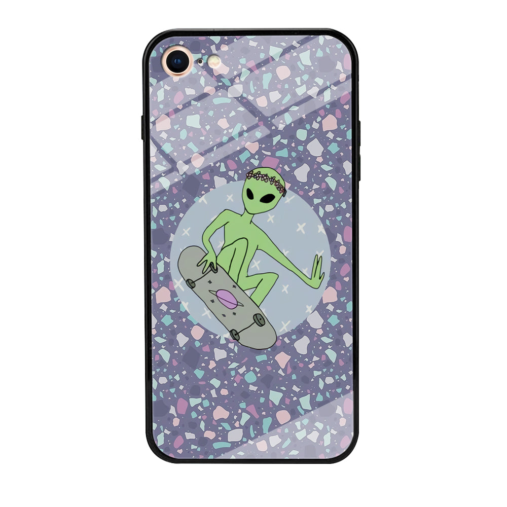 Alien Skate Show iPhone 8 Case