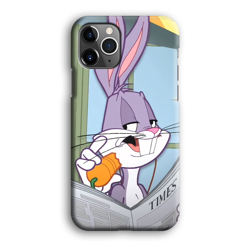 Bugs Bunny Reading The Newspaper iPhone 12 Pro Case