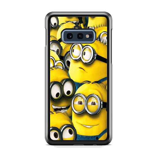Minions Gather Around Samsung Galaxy S10E Case