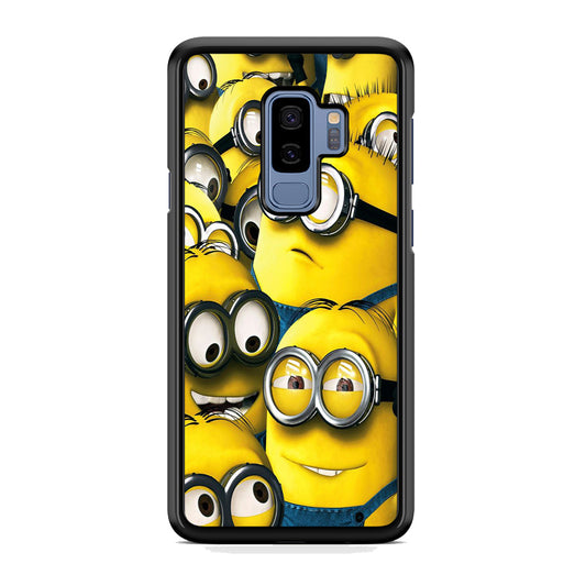 Minions Gather Around Samsung Galaxy S9 Plus Case
