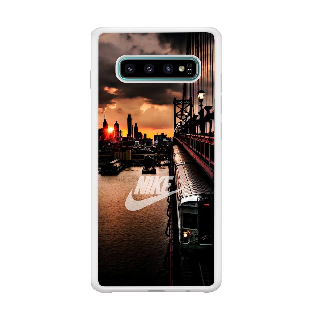 Nike Sunset in New York Samsung Galaxy S10 Case